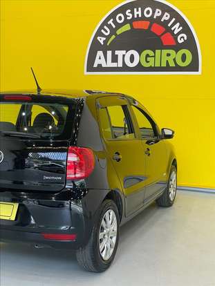 VOLKSWAGEN-FOX-2012