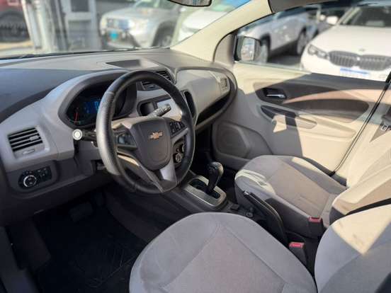 VOLKSWAGEN-FOX-2011