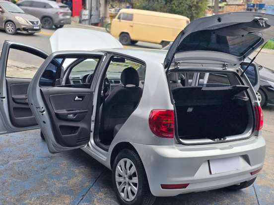 VOLKSWAGEN-FOX-2012