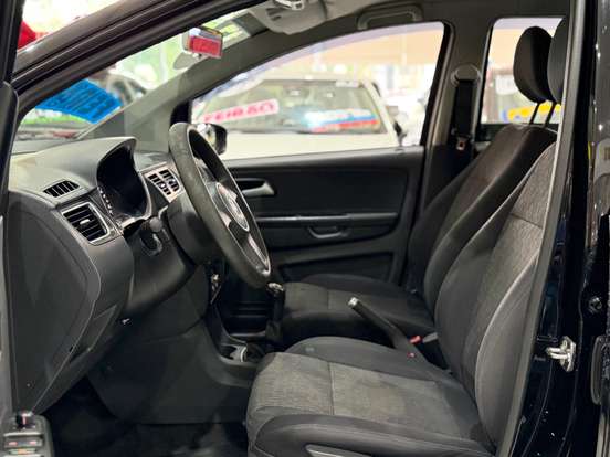 VOLKSWAGEN-FOX-2013
