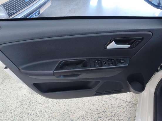 VOLKSWAGEN-FOX-2013