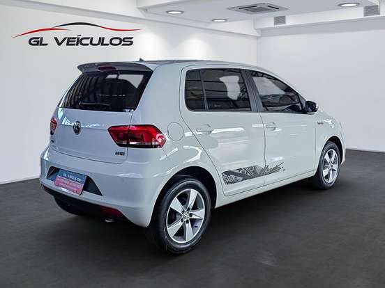 VOLKSWAGEN-FOX-2015