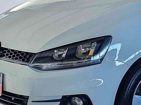 VOLKSWAGEN-FOX-2015