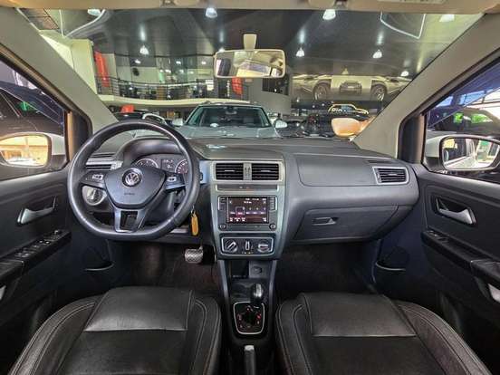 VOLKSWAGEN-FOX-2017