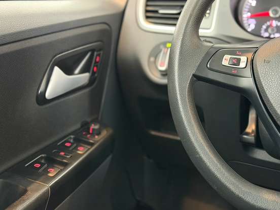 VOLKSWAGEN-FOX-2018