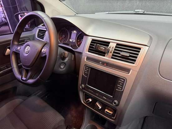 VOLKSWAGEN-FOX-2018