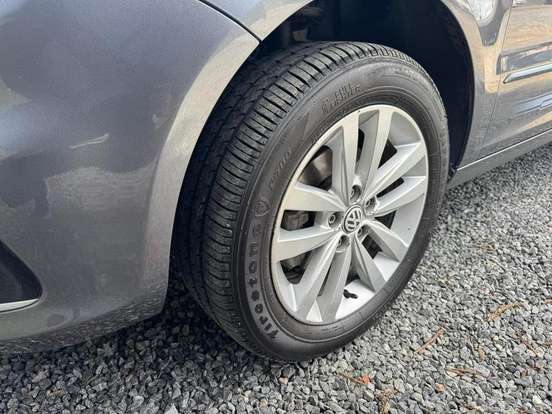 VOLKSWAGEN-FOX-2020