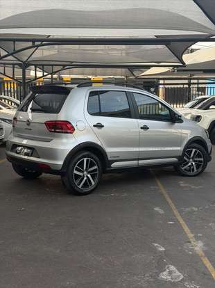 VOLKSWAGEN-FOX-2017