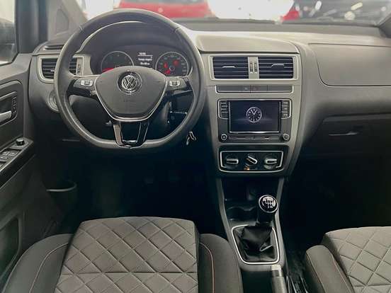 VOLKSWAGEN-FOX-2021