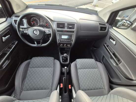 VOLKSWAGEN-FOX-2016