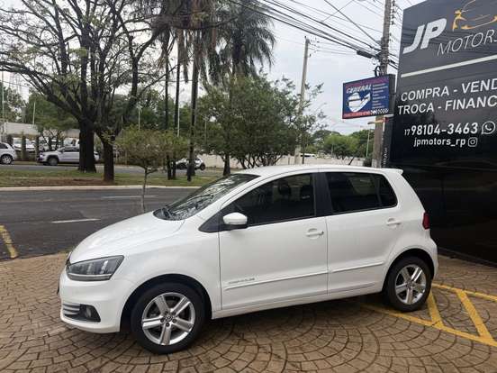 VOLKSWAGEN-FOX-2014