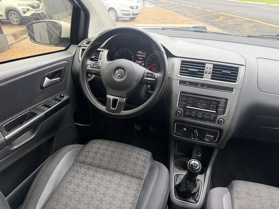 VOLKSWAGEN-FOX-1.6 MSI TRENDLINE 8V FLEX 4P MANUAL VOLKSWAGEN-FOX-2014
