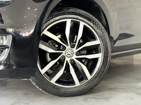 VOLKSWAGEN-GOLF-2016