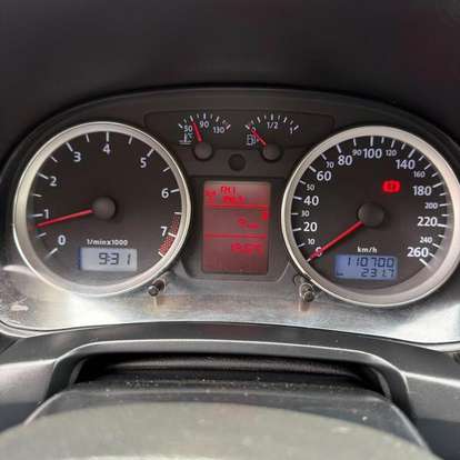 VOLKSWAGEN-GOLF-2011