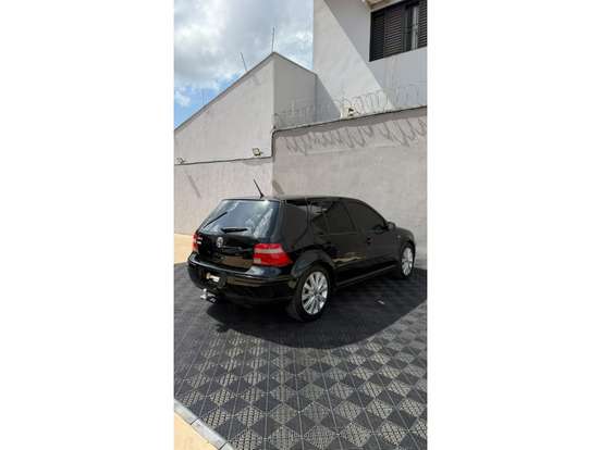 VOLKSWAGEN-GOLF-2005