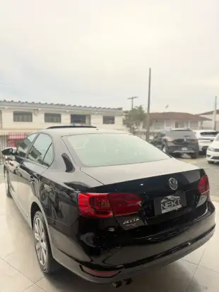 VOLKSWAGEN-JETTA-2012