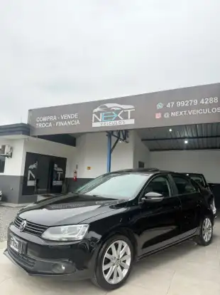 VOLKSWAGEN-JETTA-2012