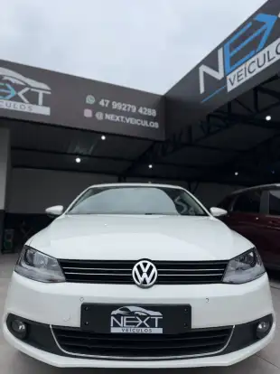 VOLKSWAGEN-JETTA-2012