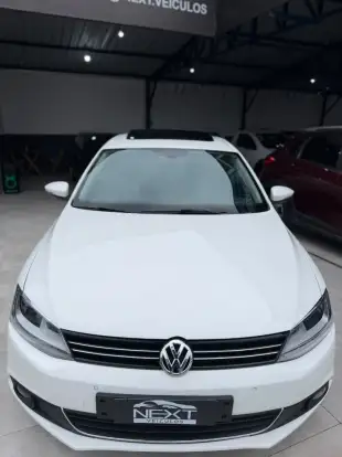 VOLKSWAGEN-JETTA-2012
