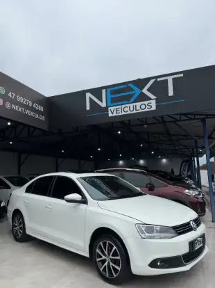 VOLKSWAGEN-JETTA-2012