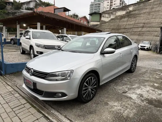 VOLKSWAGEN JETTA 2.0 TSI HIGHLINE 211CV GASOLINA 4P TIPTRONIC