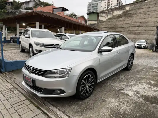 VOLKSWAGEN-JETTA-2014