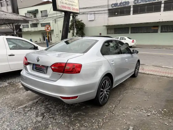 VOLKSWAGEN-JETTA-2014