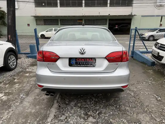 VOLKSWAGEN-JETTA-2014