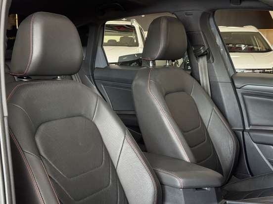 VOLKSWAGEN-JETTA-2019