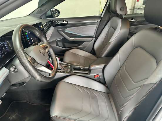 VOLKSWAGEN-JETTA-2025