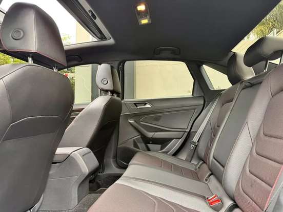 VOLKSWAGEN-JETTA-2024
