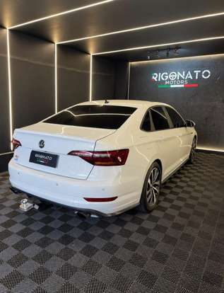 VOLKSWAGEN-JETTA-2020