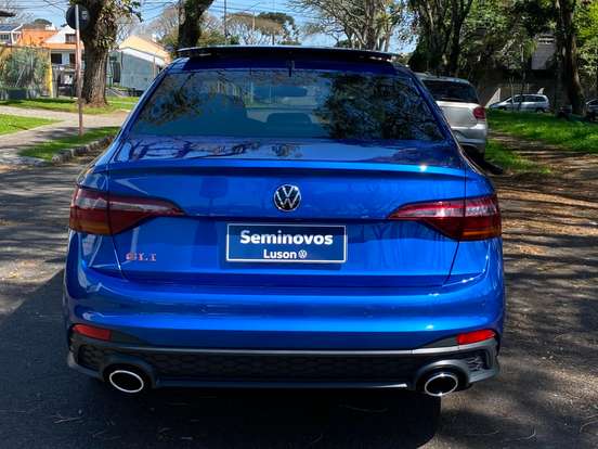 VOLKSWAGEN-JETTA-2024
