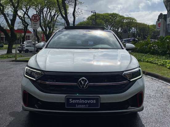 VOLKSWAGEN-JETTA-2024