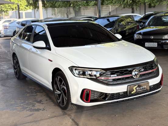 VOLKSWAGEN-JETTA-2023