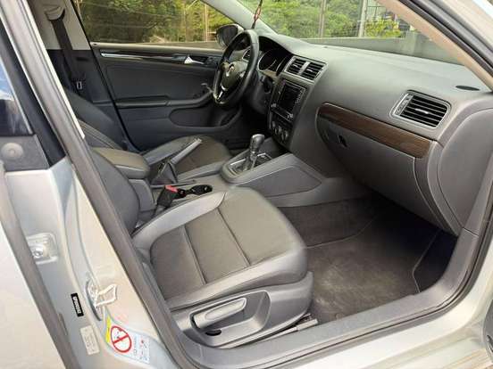VOLKSWAGEN-JETTA-2015
