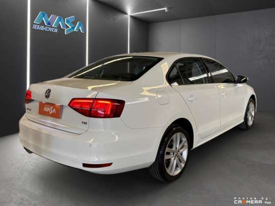 VOLKSWAGEN-JETTA-2015