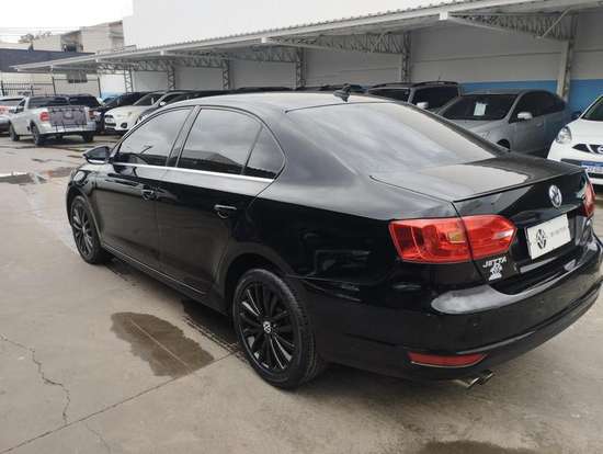 VOLKSWAGEN-JETTA-2013