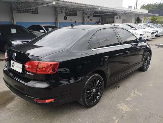 VOLKSWAGEN-JETTA-2013