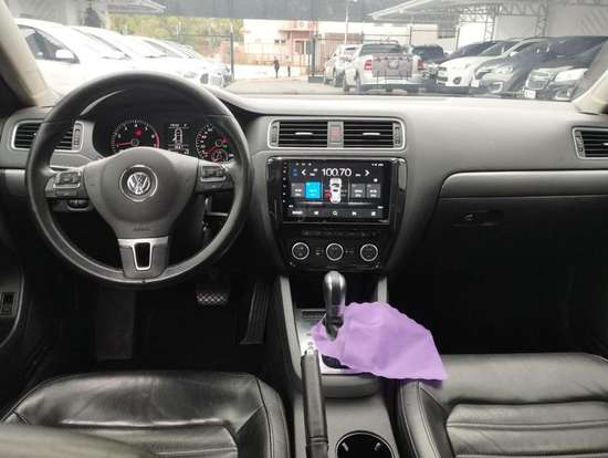 VOLKSWAGEN-JETTA-2013