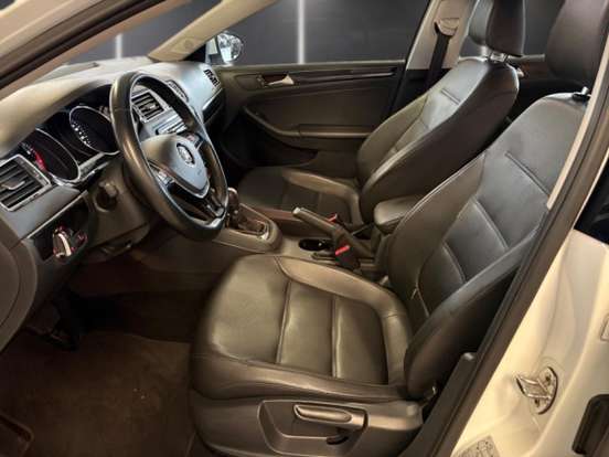VOLKSWAGEN-JETTA-2015