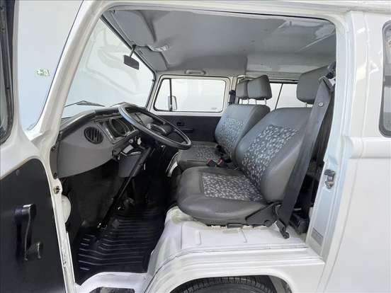 VOLKSWAGEN-KOMBI-2012