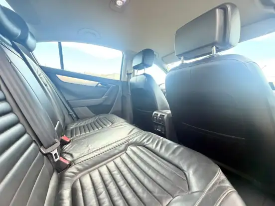 VOLKSWAGEN-PASSAT-2011