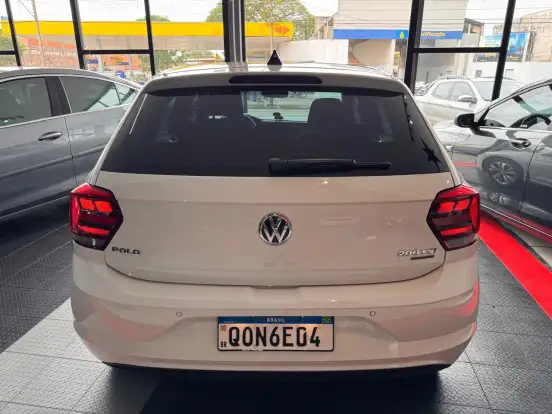 VOLKSWAGEN-POLO-2018