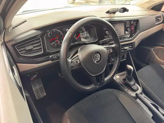 VOLKSWAGEN-POLO-2018