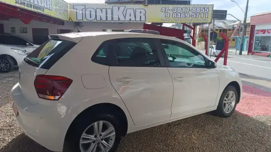 VOLKSWAGEN-POLO-2018