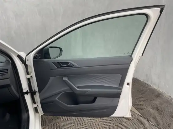 VOLKSWAGEN-POLO-2023