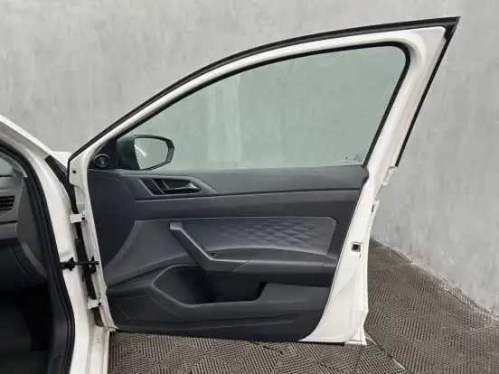 VOLKSWAGEN-POLO-2024