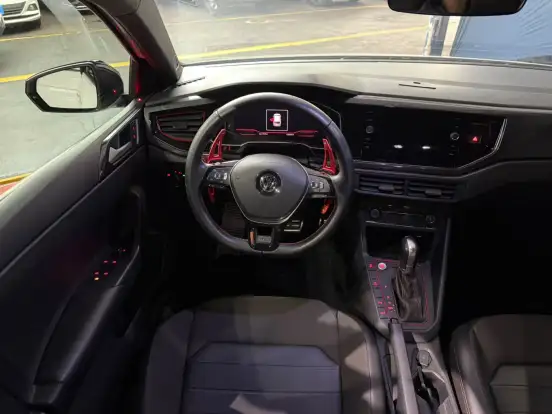 VOLKSWAGEN-POLO-2020