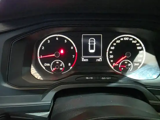 VOLKSWAGEN-POLO-2018